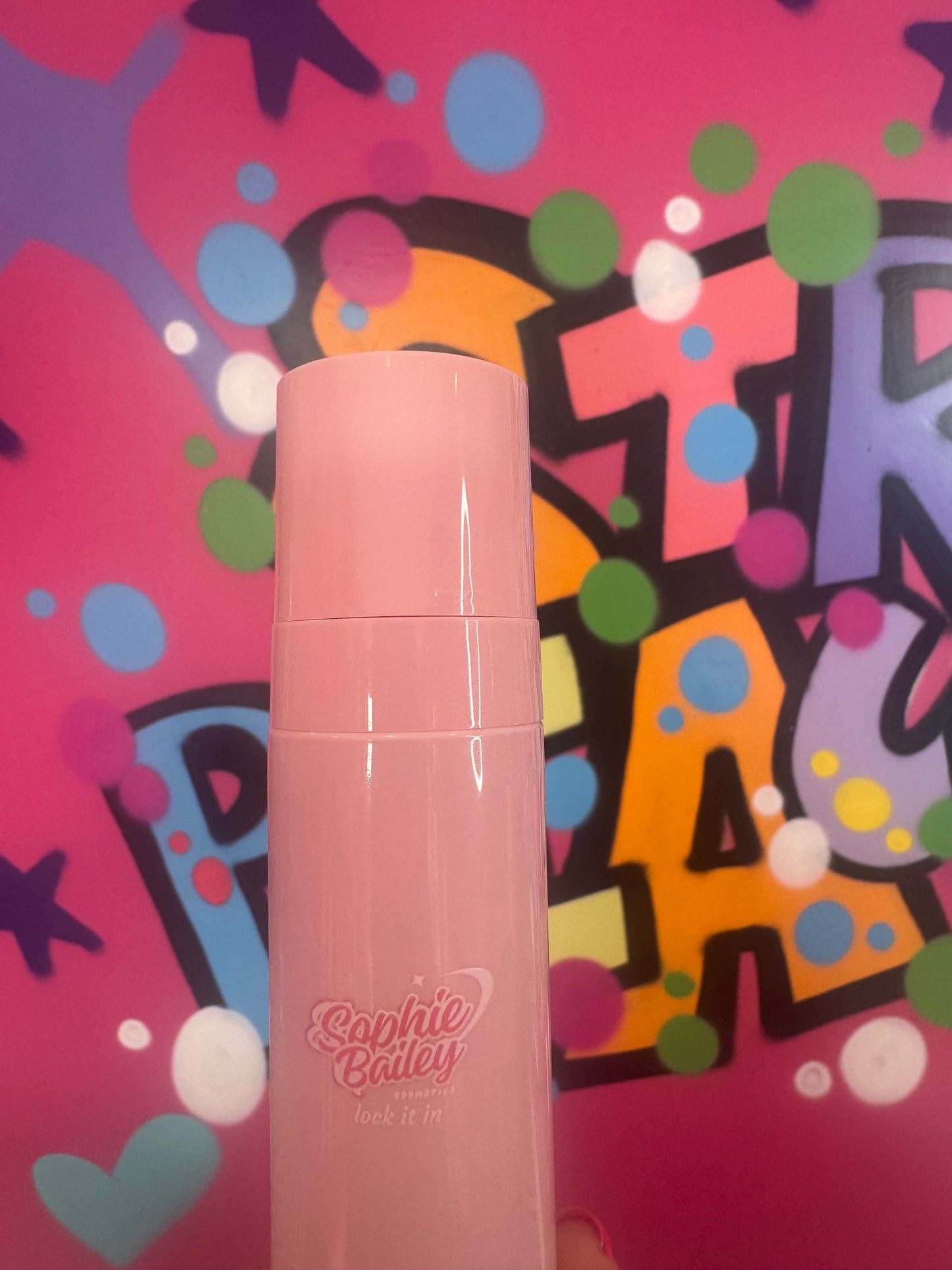 Lock it on setting spray